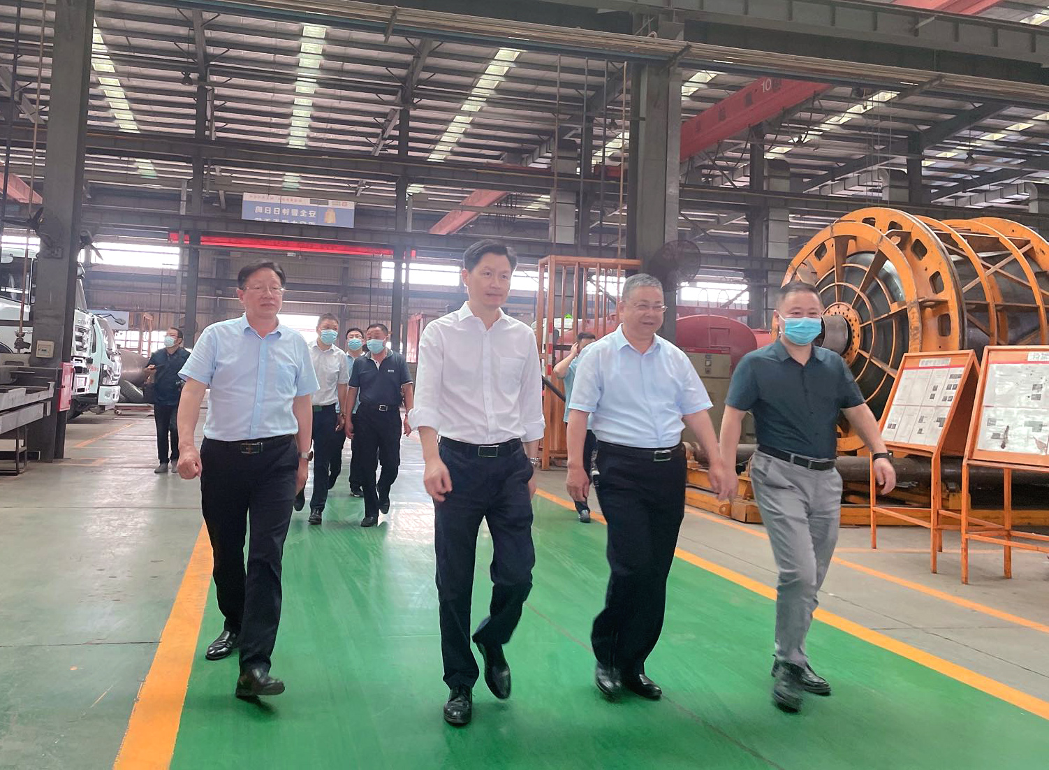市委常委、常務(wù)副市長甘國棟一行蒞臨楚勝汽車集團調(diào)研
